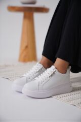 BEYAZ KADIN SNEAKER – Minimal & Şık Tasarım