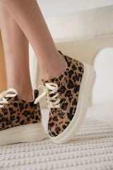 LEOPAR DESENLİ Kadın Spor Ayakkabı – Gizli Topuklu – 5.5 cm